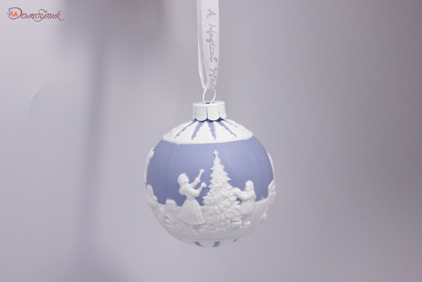 Украшение новогоднее - шар Wedgwood Рождество Наряжая елку 9х13,5 см - фото 2
