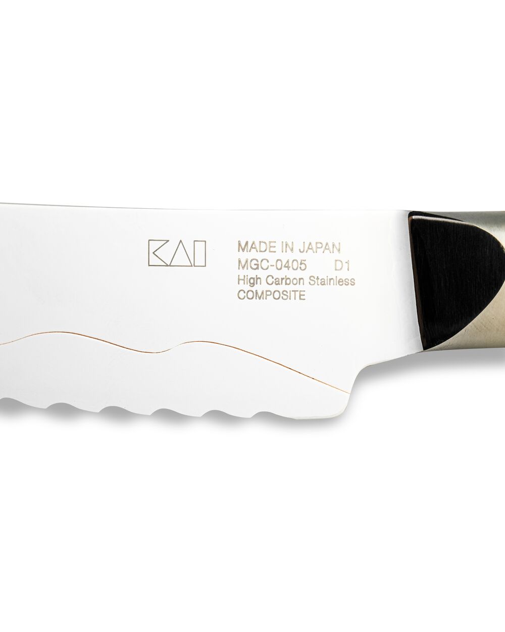 Нож хлебный KAI Магороку Композит 23 см, два сорта стали, ручка светлое дерево - фото 8