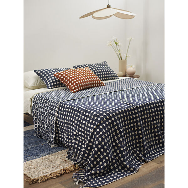 Чехол на подушку из хлопка Polka dots темно-синего цвета из коллекции Essential, 40x60 см - фото 6