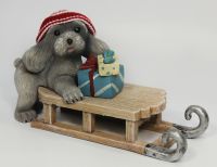 Скульптура "Собака на санках с синим подарком" - фото 1
