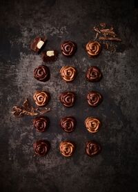 Набор форм для шоколадных конфет и пралине Birkmann Розочки 21x11,5 см, силикон, 2 шт, 30 конфет - фото 3