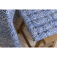 Подушка на стул темно-синего цвета с принтом Спелая Смородина из коллекции Scandinavian touch, 40х40 см - фото 3