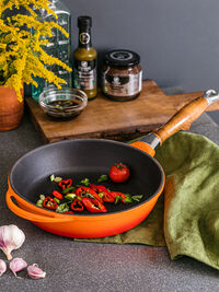 Сковорода с крышкой 24 см, 2 л, с деревянной ручкой, чугун, оранжевая, Lava - фото 2