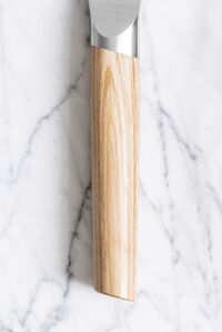 Нож хлебный KAI Магороку Композит 23 см, два сорта стали, ручка светлое дерево - фото 3